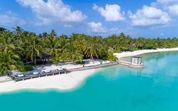 Maldives beach holidays cheap low-cost wizz air deal packages budget travel indian ocean