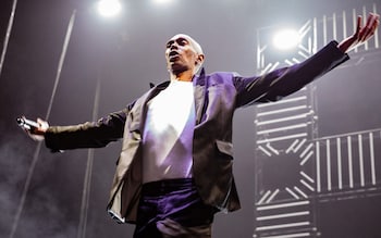 Maxi Jazz on stage with Faithless in 2015