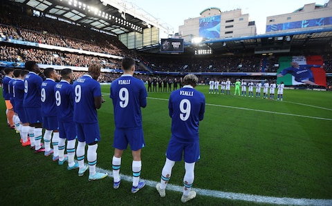 Chelsea pay an emotional tribute to Gianluca Vialli ahead of kick-off
